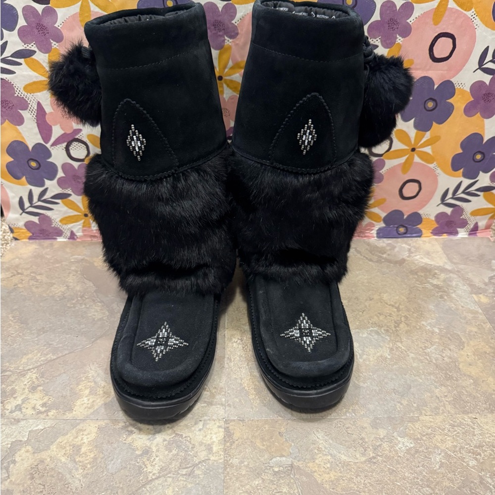Manitoba Black Winter Boots with Fur Trim and Adjustable Straps